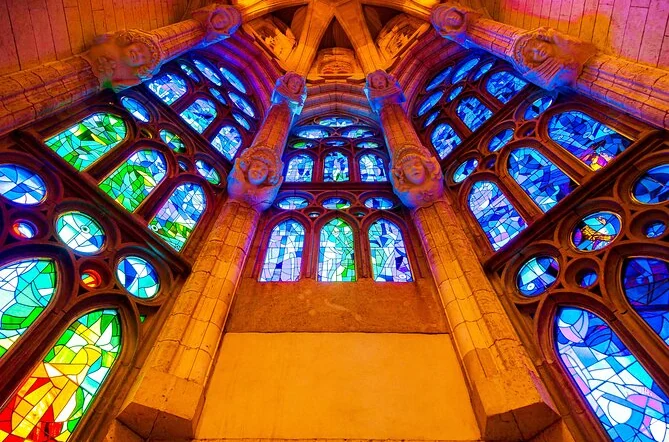 Sagrada Familia Fast-Track Tour with Museum & School