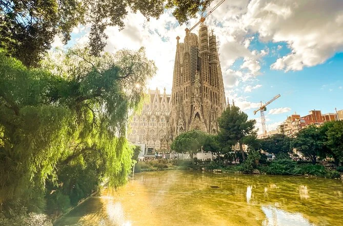 Park Güell and Sagrada Familia Skip-the-Line Tour