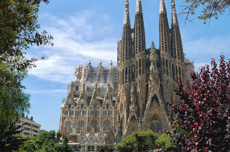Sagrada Familia Fast-Track Guided Tour with Towers Access